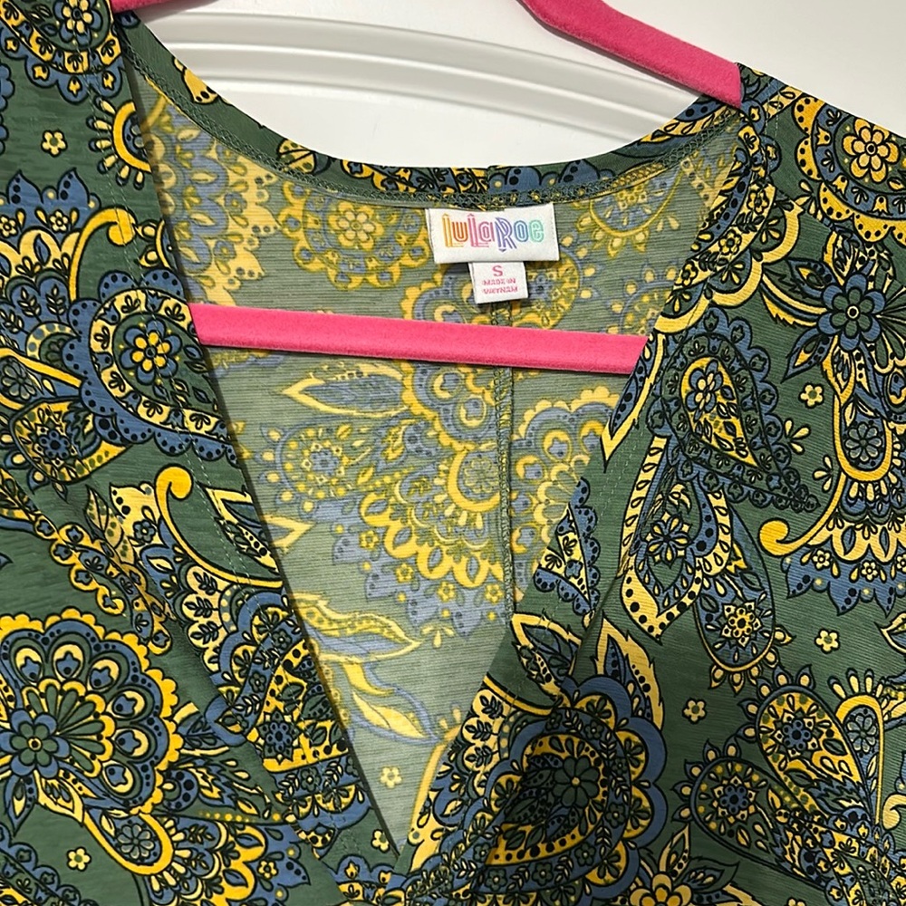 Size small LuLaRoe Lindsay cardigan swing top nwot